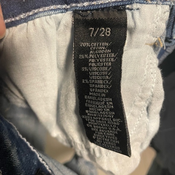 Kendall + Kylie Denim Icon Denim Jean Shorts, distressed detail, cuffed, Size 7 - Picture 8 of 8